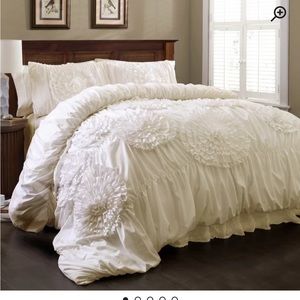 King size bedspread with two king shams.
